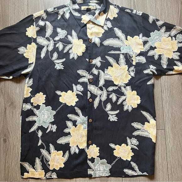 Mens Tommy Bahama Floral Hawaiian Camp Shirt Size Medium 100% Silk Short Sleeve - Picture 7 of 7